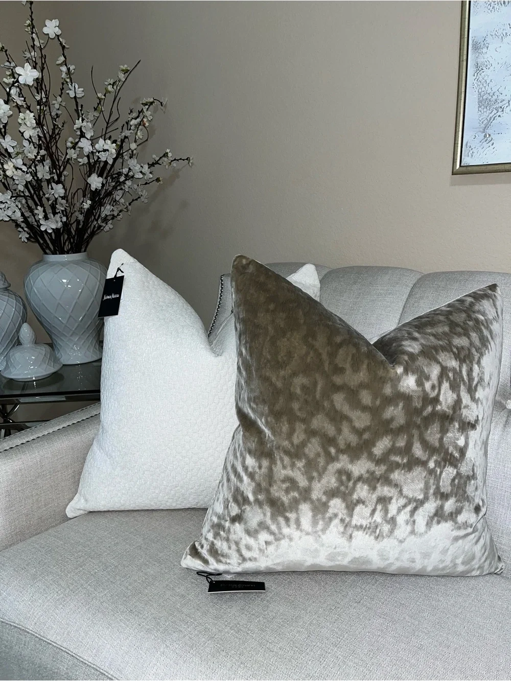 1-NWT NEIMAN MARCUS TEXTURE VELVET DESIGN DECORATIVE PILLOW (NH6200)
